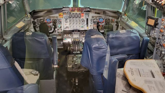 62-6000 — - Business End of the VC-137