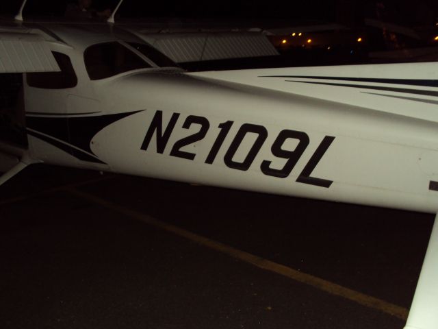 Cessna Skyhawk (N2109L)