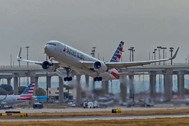 BOEING 767-300 —