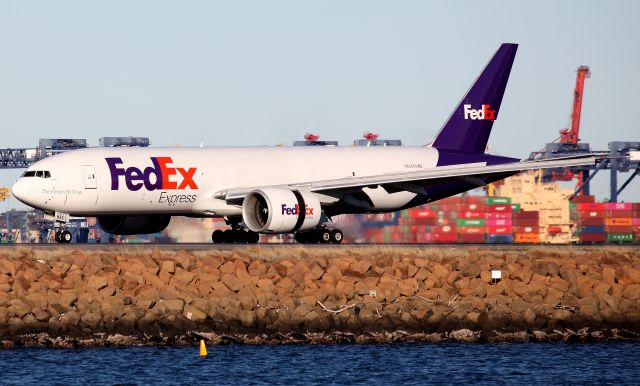 BOEING 777-200LR (N855FD) - Arriving on Rwy 34L