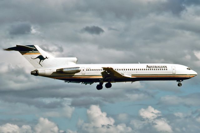 BOEING 727-200 (VH-TBH) - AUSTRALIAN AIRLINES - BOEING 727-276/ADV - REG : VH-TBH (CN 20553/991) - ADELAIDE INTERNATIONAL AIRPORT SA. AUSTRALIA - YPAD 5/1/1991