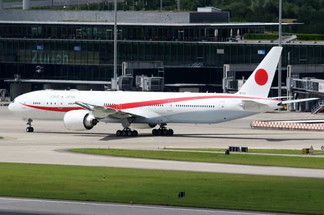 BOEING 777-300ER (80-1112)
