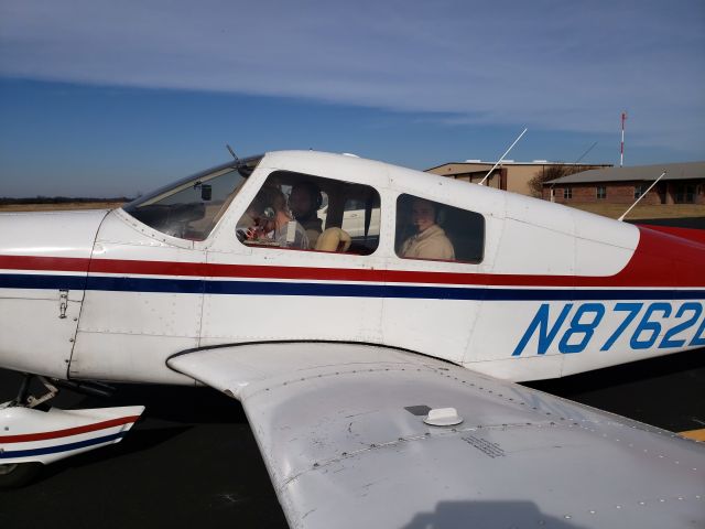 Piper Cherokee (N8762E)