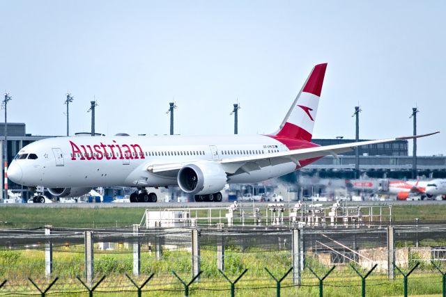 Boeing 787-9 Dreamliner (OE-LPM) - First Landing of Dreamliner in Austrian c/s