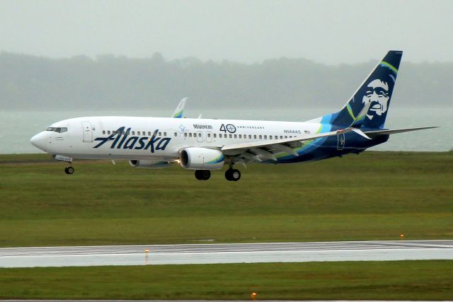 Boeing 737-800 (N564AS) - AS 12 from Seattle in the new special livery saluting the Seattle Mariners 40th Anniversary