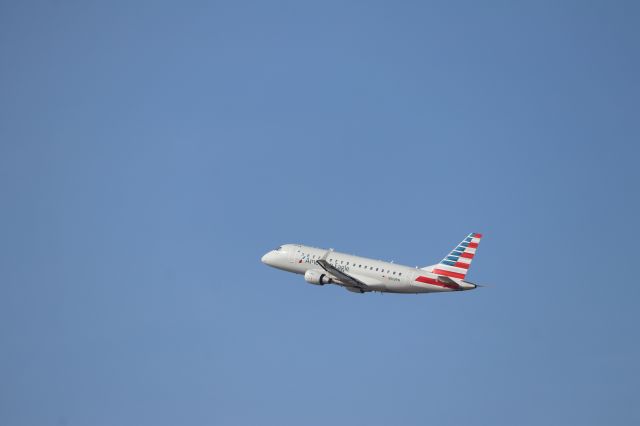 Embraer 170/175 (N869RW) - Usually an E175, this older E170 is quite uncommon nowadays