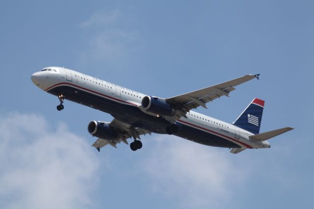 Airbus A321 (N534UW)