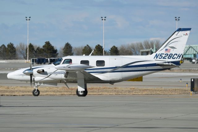 Piper Navajo (N528CH)