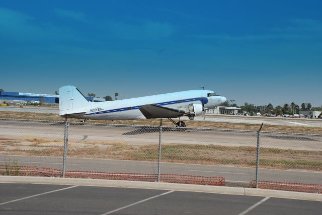 Douglas DC-3 (N2298C) - Catalina Express