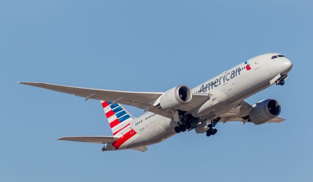 Boeing 787-8 (N819AN) - Spotted at KPHX on December 12, 2020br /40th street and University