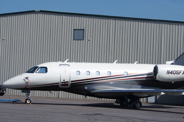 Embraer Phenom 300 (N405FX)