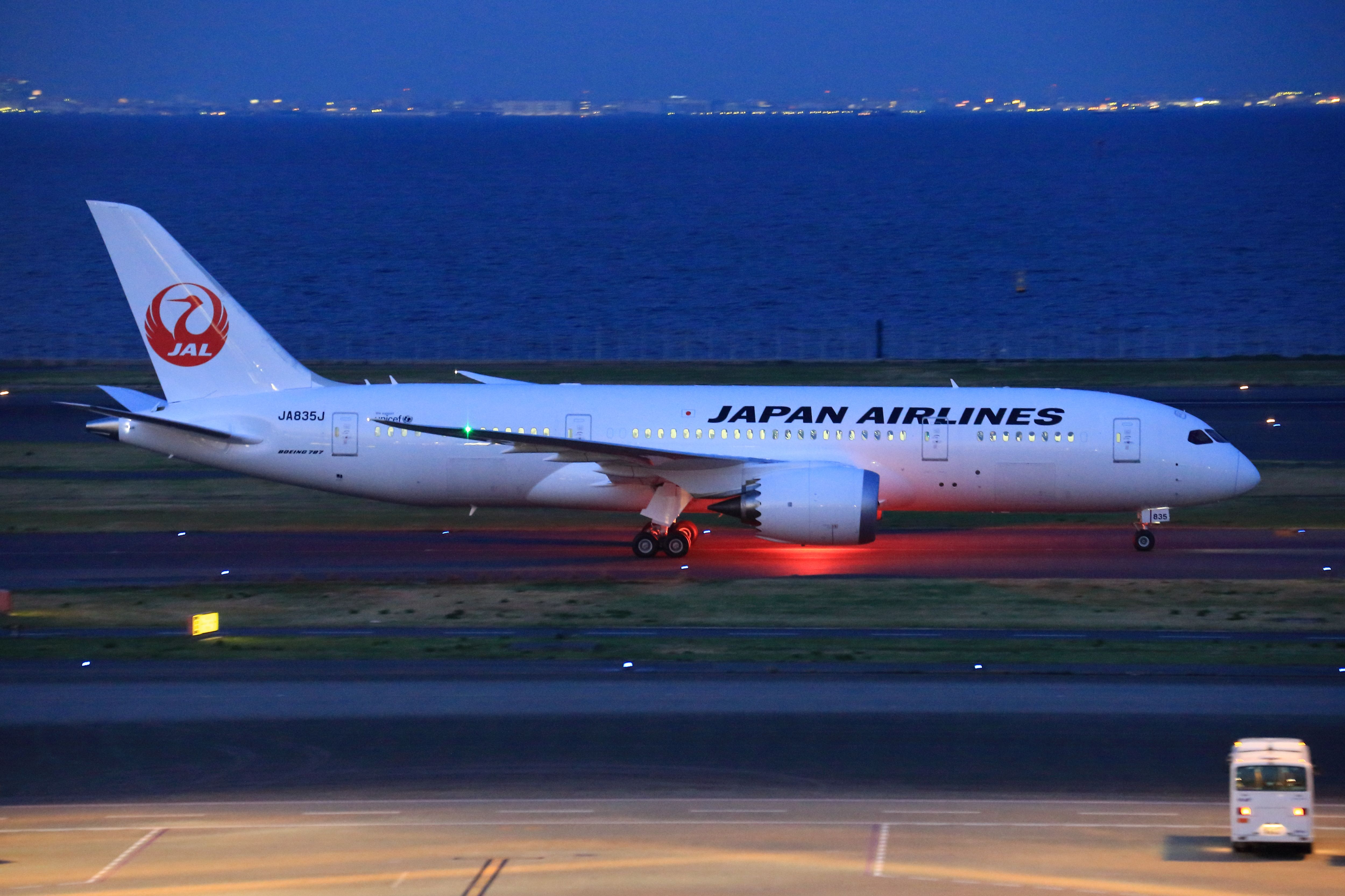 Boeing 787-8 (JA835J)