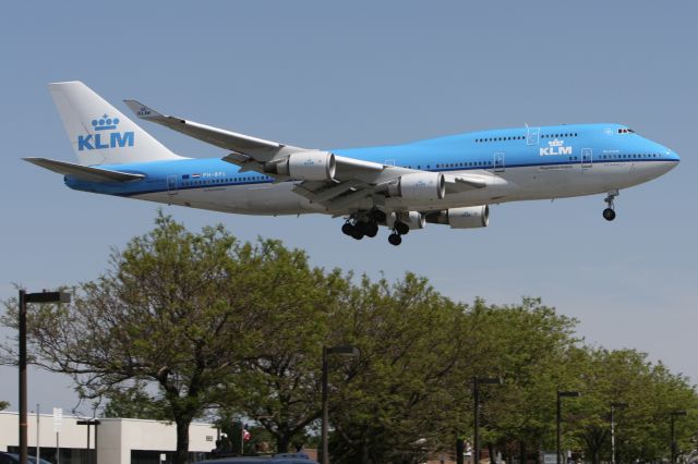 Boeing 747-400 (PH-BFL) - June 5, 2009 - landed across Airport Road to Toronto’s runway 23