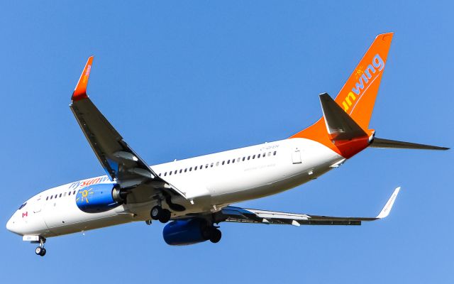 Boeing 737-800 (C-GFEH)