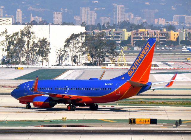 Boeing 737-700 (N403WN)