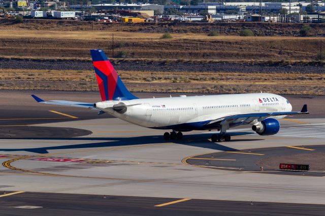 Airbus A330-200 (N851NW)