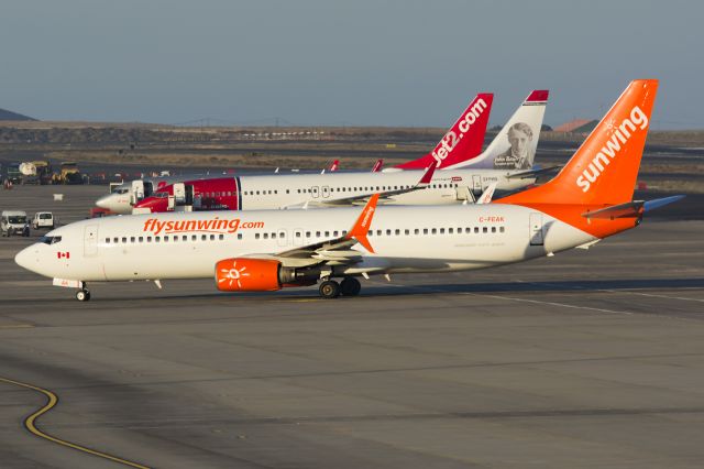 Boeing 737-800 (C-FEAK) - AIRPORT TENERIFE SURbr /16/07/2016