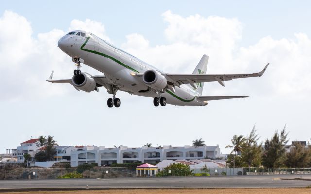 Embraer ERJ-190 (9H-FCM)