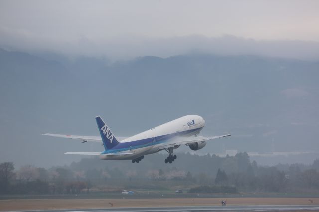 Boeing 777-200 (JA8969)
