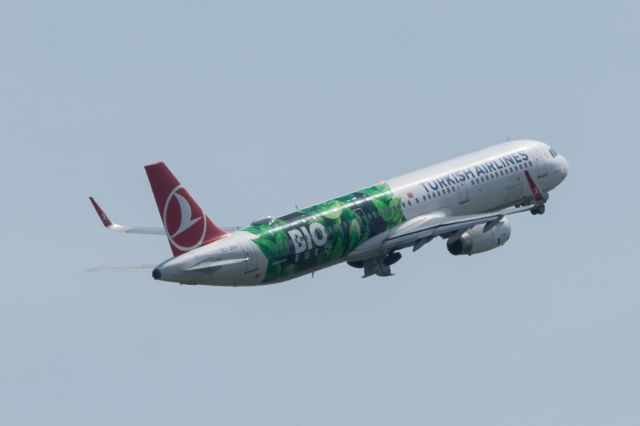 Airbus A321 (TC-JSU) - WAW SPOTTING