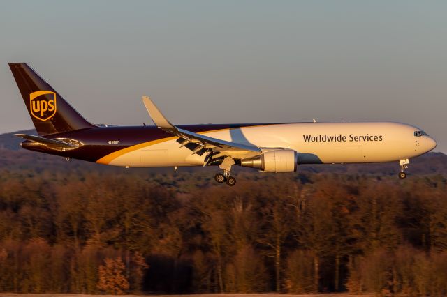 BOEING 767-300 (N338UP) - N338UP - Boeing 767-34AF(ER)(WL) - United Parcel Service (UPS)