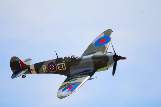 Experimental 100kts-200kts (N1940K) - Spitfire flyby at Planes of Fame Chino Airshow 2018