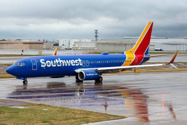 Boeing 737-800 (N8537Z)