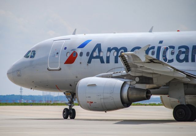 Airbus A319 (N746UW) - Taxiing out for its flight to DFW.