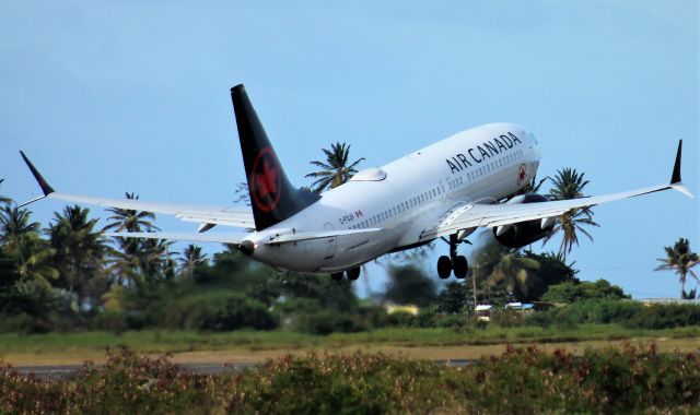 Boeing 737 MAX 8 (C-FSJH)