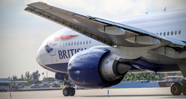 Boeing 777-200 (G-VIIT) - British Airways 777 taxing to RWY 10L on a late afternoon departure to London. 