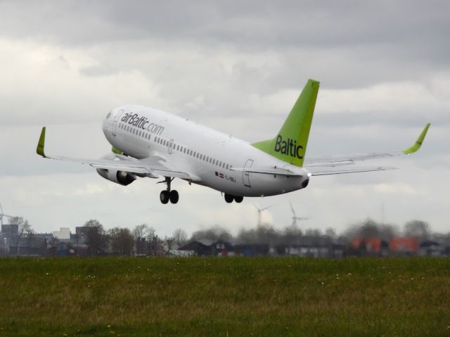 BOEING 737-300 (YL-BBJ)