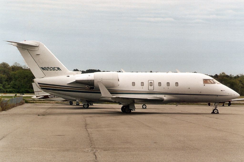 Canadair Challenger (N653CW) - Parked on the Atlantic Aviation ramp in May-06.br /br /Reregistered N440KM 21-Jun-08br /then C-FYKX 23-Oct-17.br /Registration cancelled 19-Nov-18.