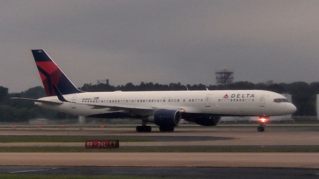 Boeing 757-200 (N686DA)
