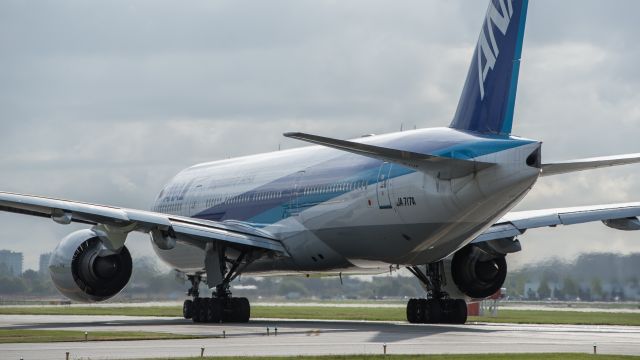 Boeing 777 (JA717A)