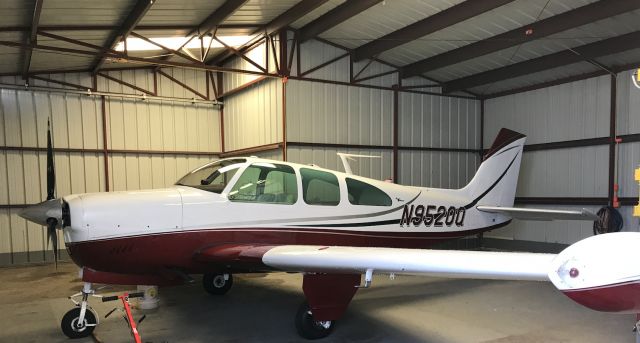 Beechcraft Bonanza (33) (N9520Q)