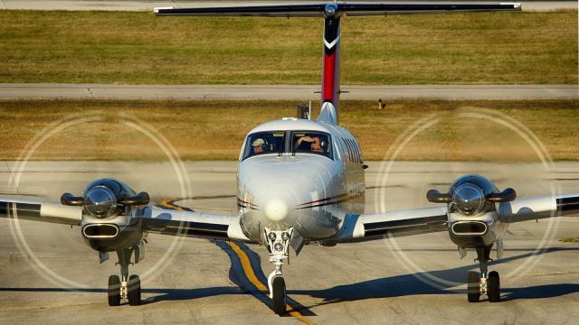 Beechcraft Super King Air 300 (N19MC)