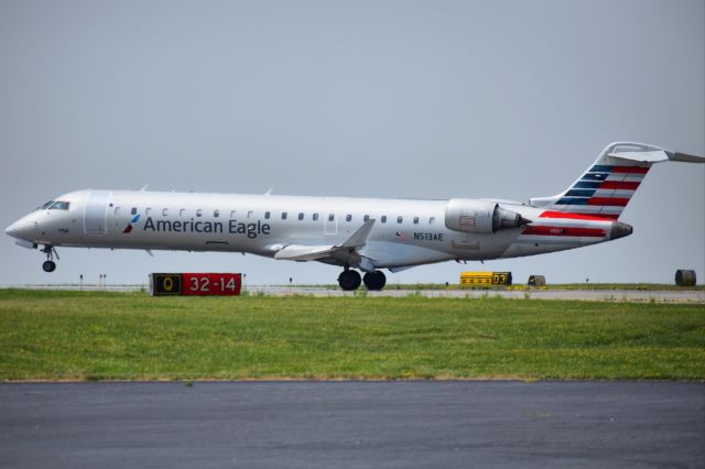 Canadair Regional Jet CRJ-700 (N513AE) - American Eagle 5061 (opby PSA Airlines) arriving into Buffalo (BUF) from Washington DC (DCA) on Runway 14