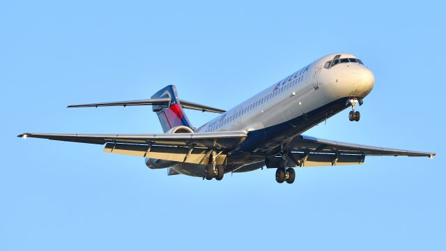 Boeing 717-200 (N925AT) - Delta Airlines Boeing 717-200 (N925AT) arrives at KRDU Rwy 23R on 12/04/2019 at 4:25 pm.