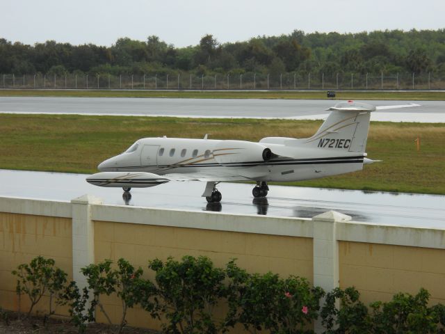 Learjet 35 (N721EC) - 1/24/2010