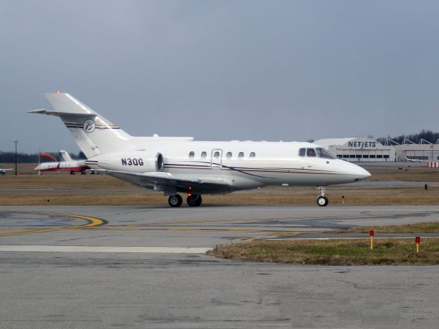 Hawker 800 (N3QG) - A very good business jet with a stand up cabin.