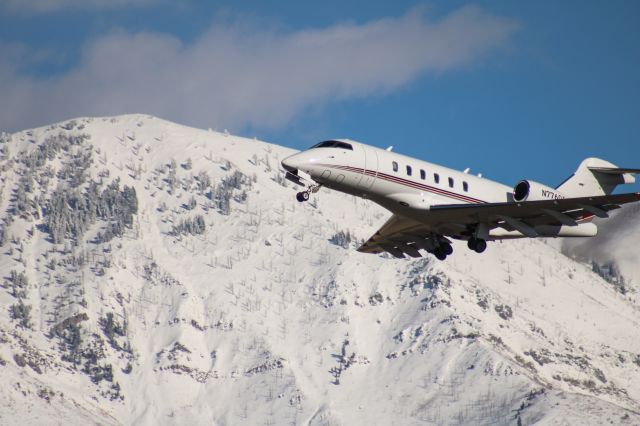 Canadair Challenger 350 (N776QS)