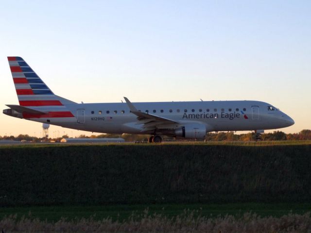 Embraer 170/175 (N129HQ)