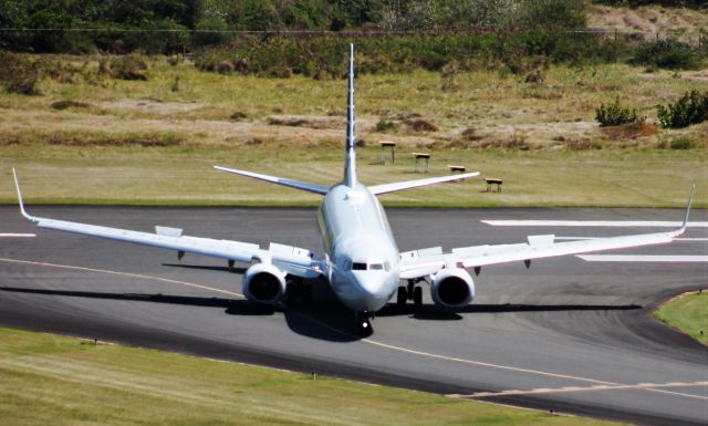 Boeing 737-800 (N880NN)
