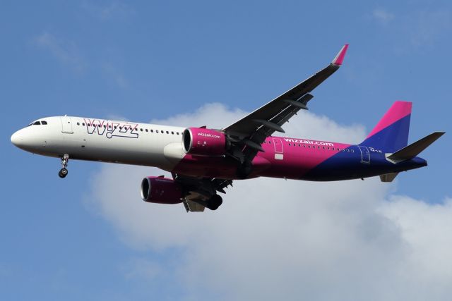 Airbus A321 (HA-LVI) - 29/07/2021:   Flight from Bucharest (OTP) on final to runway 12.