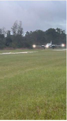 Beechcraft 55 Baron (N220A) - Take off Rwy 17