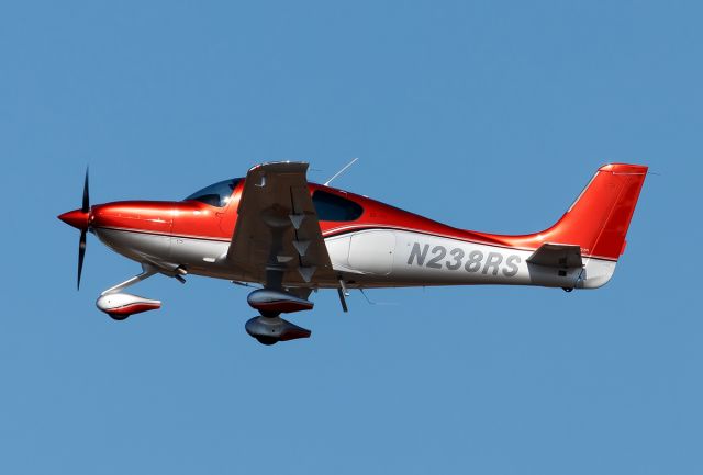 Cirrus SR-22 (N238RS)