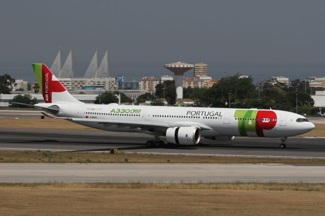 Airbus A330-900 (F-WWKM) - First presentation flight