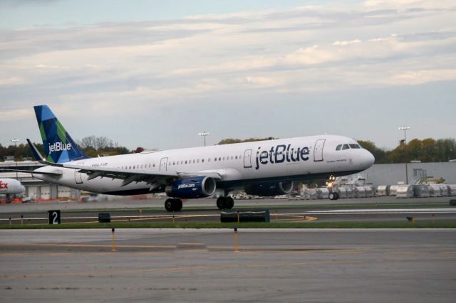 Airbus A321 (N956JT) - Boston College charter