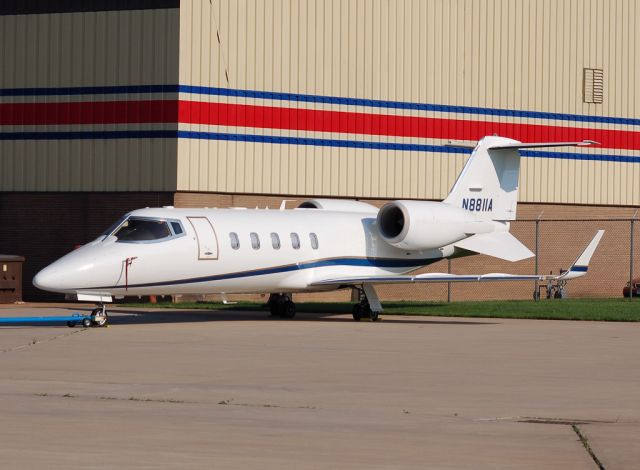 Learjet 60 (N8811A)