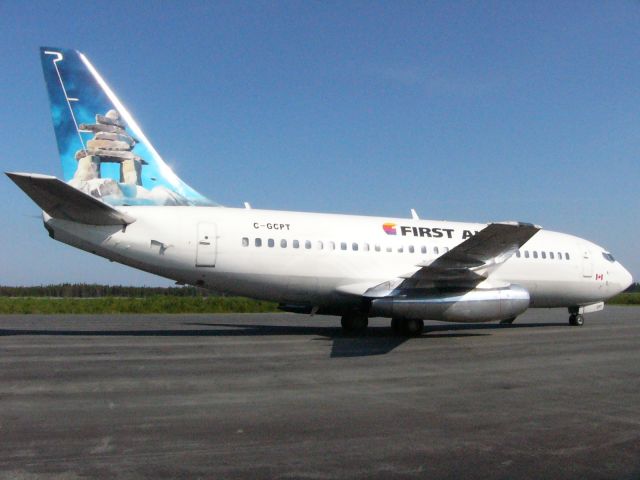 Boeing 737-200 (C-GCPT) - First Air